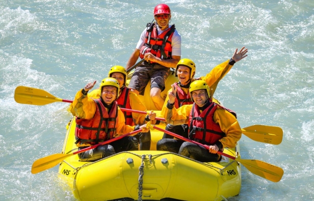  Nuestras sesiones de rafting están supervisadas por un instructor titulado 