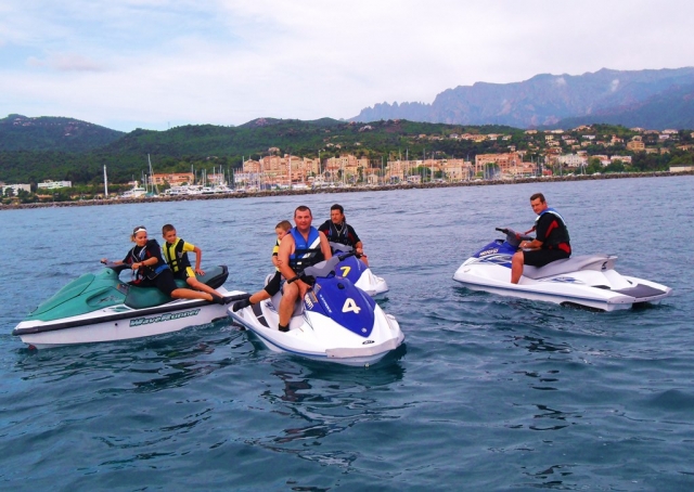  Paseo en jet ski en familia 