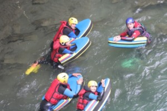  Nadar en aguas brava en los Pirineos Atlánticos