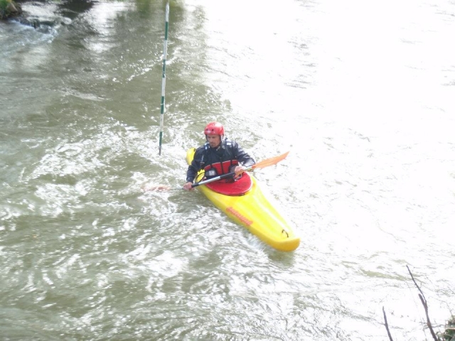  Kayak en aguas brava 