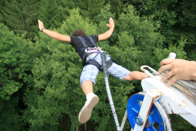 Atrévele a hacer bungee en el 89 