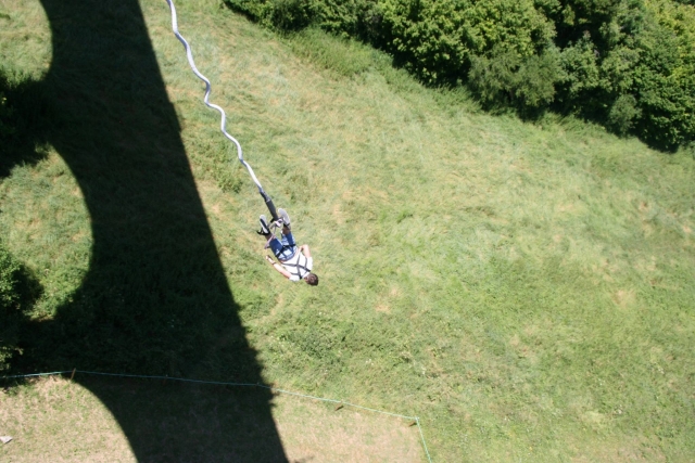  Bungee al vacío en el viaducto de Druyes 