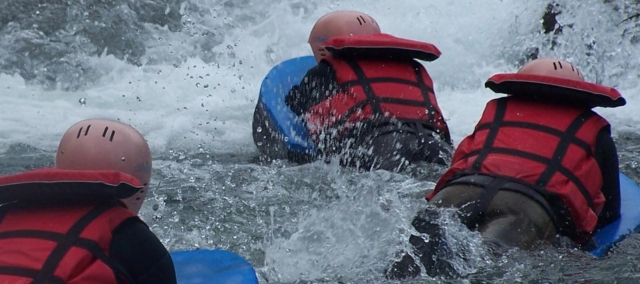  Descenso en hidrospeed con amigos 