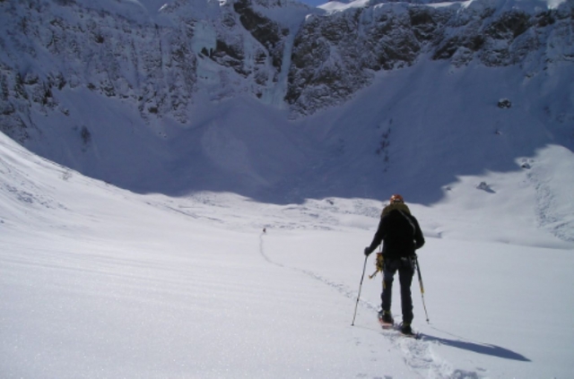  Déjese transportar a un encantador paisaje nevado mundo duranle nuestros pbaños con raquetas de nieve de medio día o día completo 