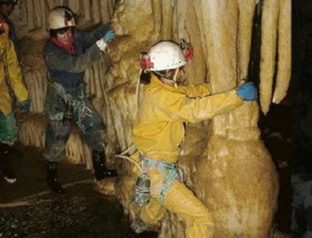 Espeleología en el valle de Aure 