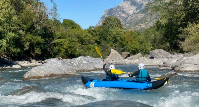  Domina los rápidos del río en canoa-kayak 