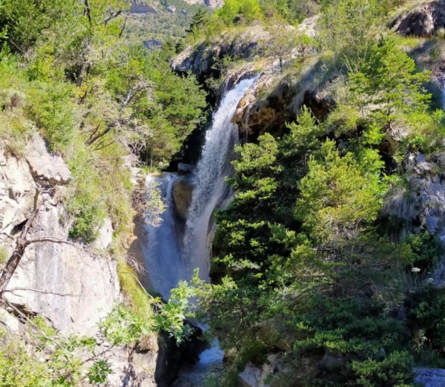  Vista panorámica de la cascada del cañón 