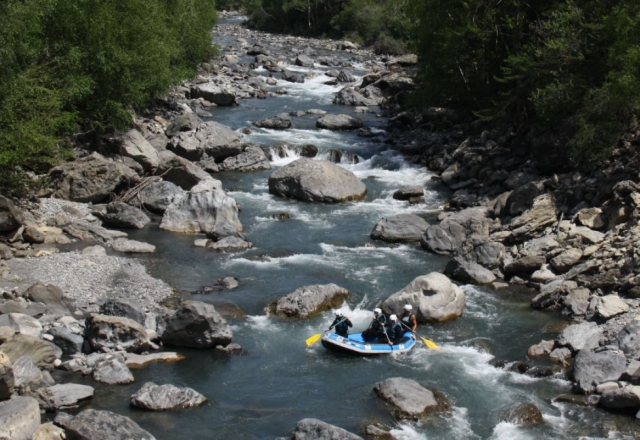  Aprende a hacer slalom haciendo rafting 