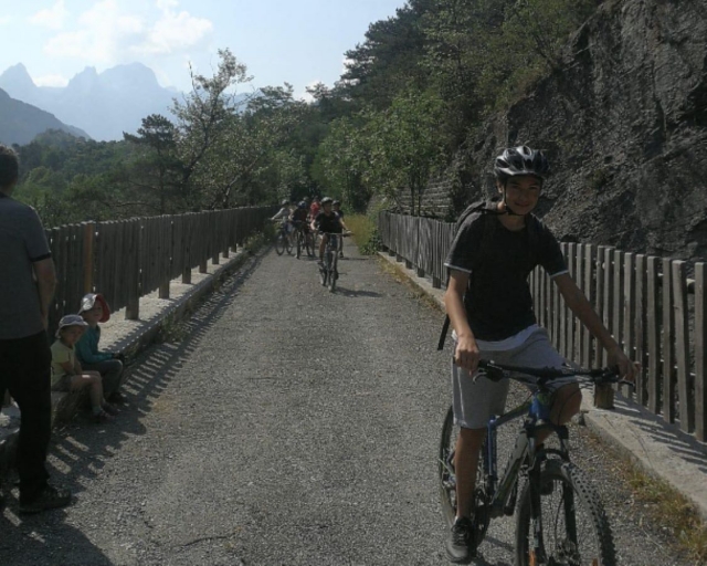  Participa en nuestro paseo en bicicleta de cerro con amigos o familiares 
