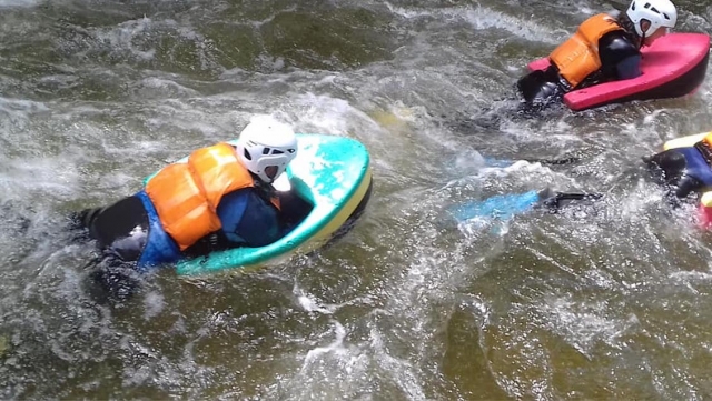  Descenso de aguas brava con flotador 
