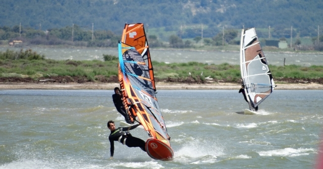  Windsurfista en plena acción
