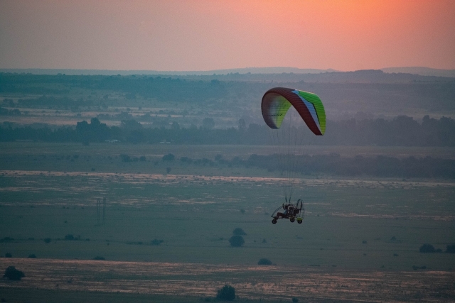  Vuelo en paramotor al atardecer