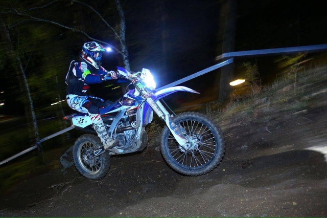  Sesión nocturna en moto 
