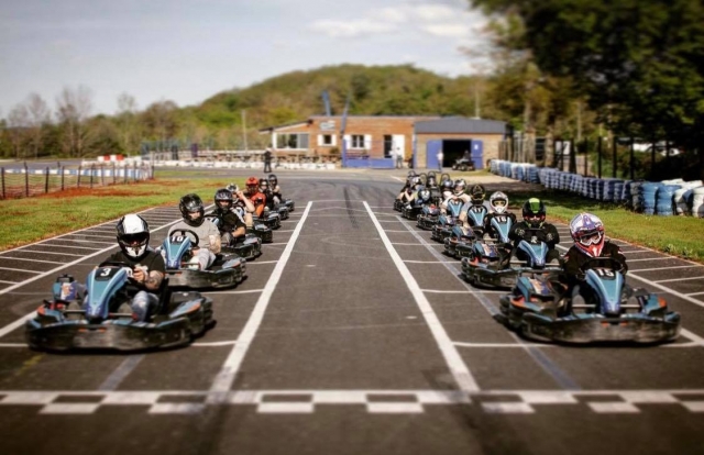  Esperando el inicio de la carrera de karting
