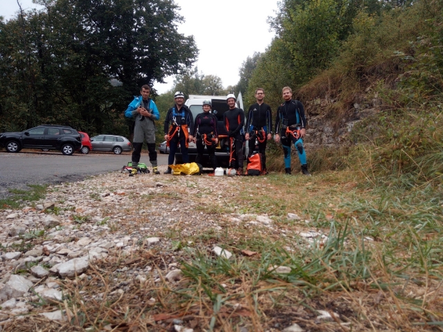  Preparados para el descenso de barranquismo 