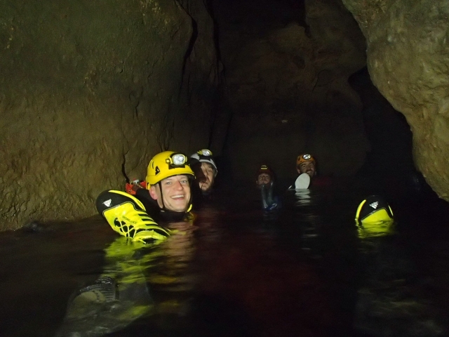  Momentos de descubrimiento y entretenimiento duranle la espeleología 