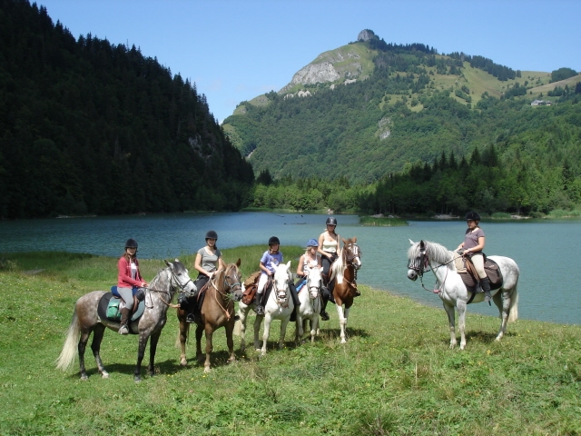 Pbaños a caballo en el País de Saboya Pbaños a caballo en el País de Saboya
