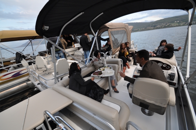  Barco con asado takamaka 
