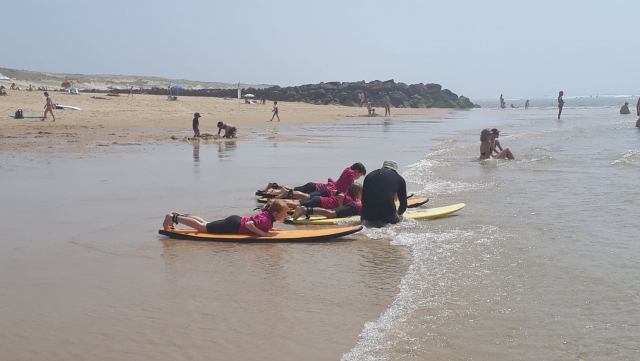  Clases de surf en la playa 