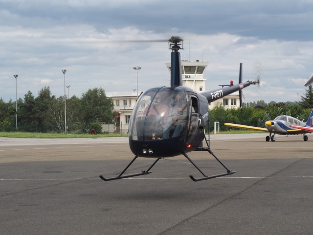  Uno de nuestros helicópteros a su disposición 
