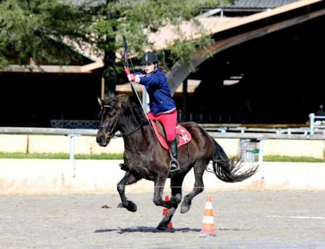 Jalo con arco a caballo 