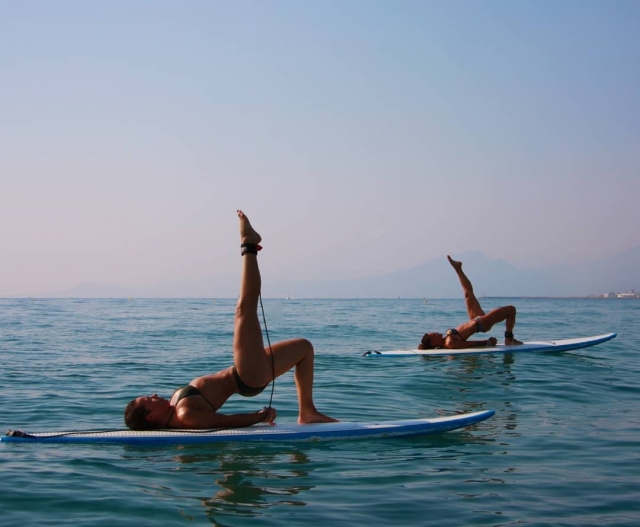  Yoga sobre una tabla de Stand Up Paddle 