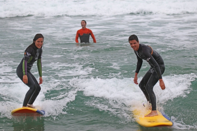  Clases de surf en grupo 