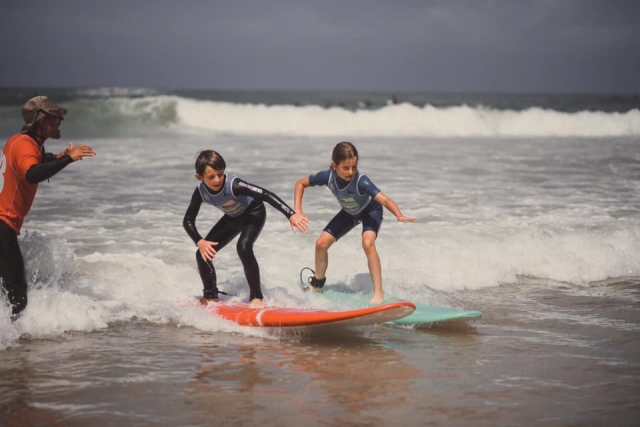  Clases de surf para niños 