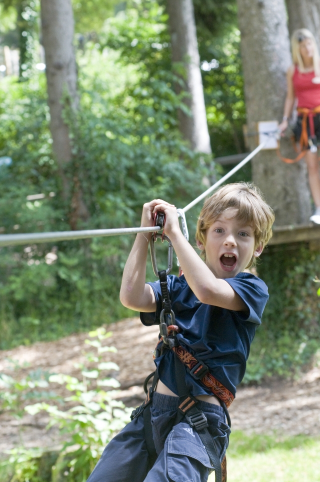  Numerosas tirolinas en los recorridos destinados a los niños 