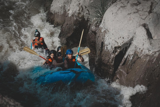  Adrenalina en la salida de Rafting