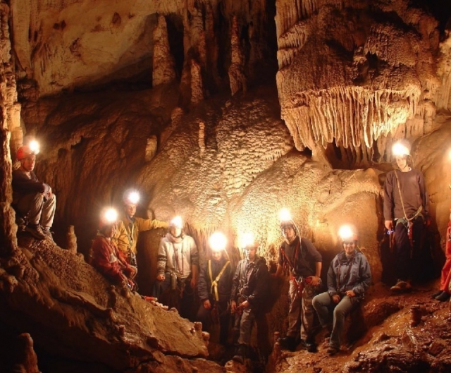  Espeleología en las cueva del Alto Garona 