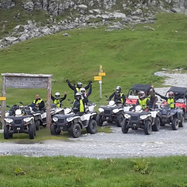 Paseo en grupo en quad