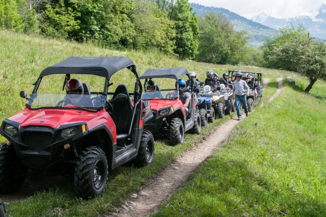 Paseo en grupo en buggies y quads