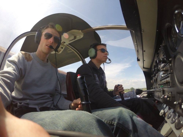  Vuelo acompañado por un piloto profesional 