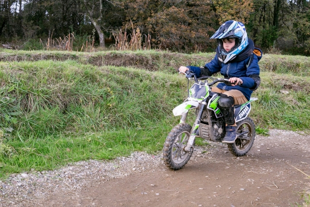 Tour de motocross para niños 