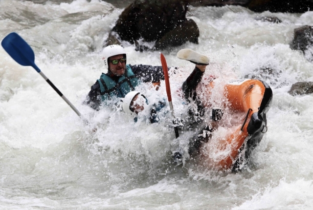  rafting en corrientes rápidas 