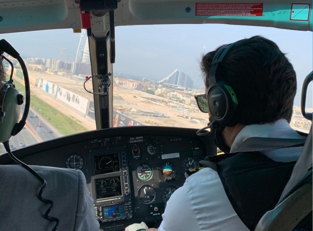 En la cabina del helicóptero