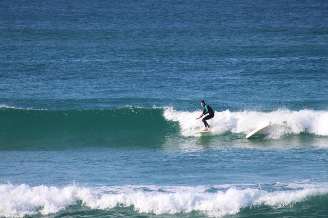  Venga aprende a surfear con Surfing Locquiec 