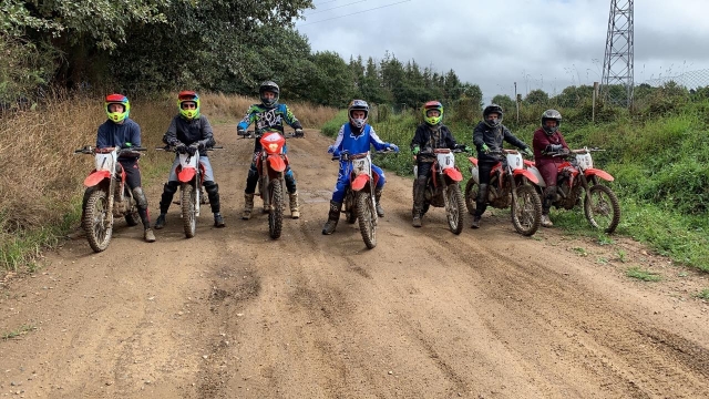  Venga a probar la actividad de motocross 