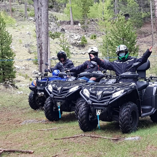  Cuatrimoto con amigos 