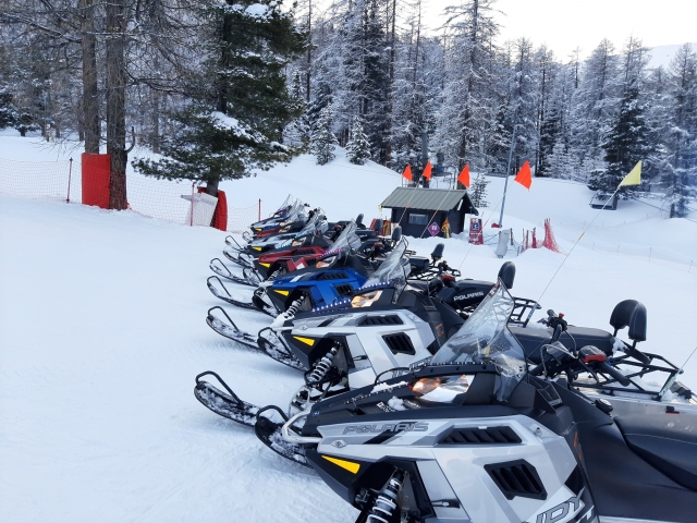 Nuestras motos de nieve 