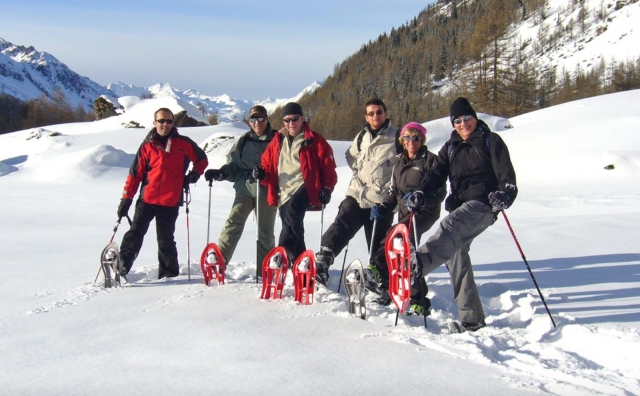  Actividad de camicrema con raquetas de nieve en grupo 