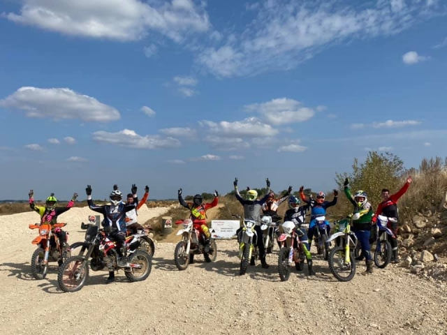  Buen humor duranle la actividad de motocross 
