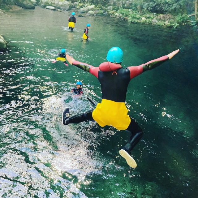  Saltar a las aguas de las gargantas del Ardèche 