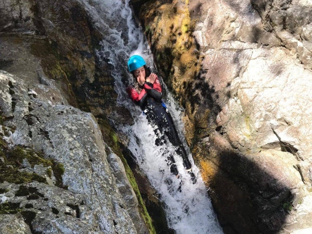  Deslizamiento en un tobogán natural 