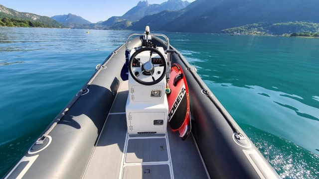  Barco renta en el lago de Annecy 
