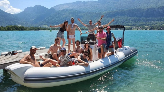  Renta de barco con amigos 