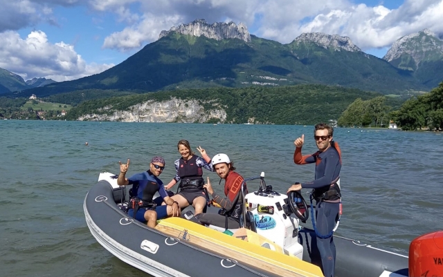  Renta de barcos para actividades acuáticas 