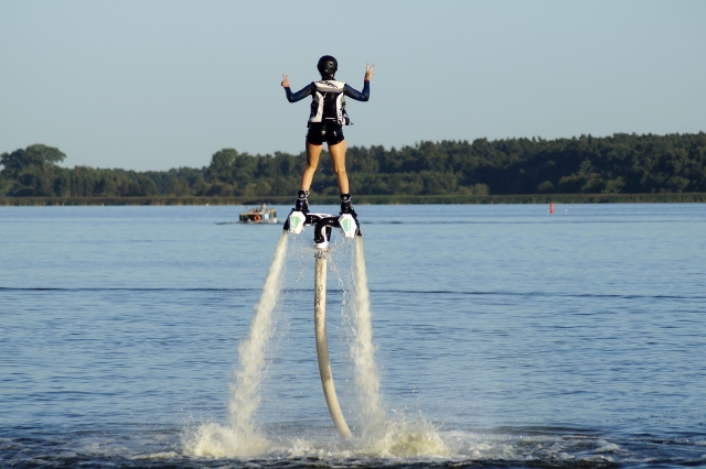  Toca el cielo a través del flyboard 