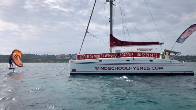  Catamarán de la empresa Var 